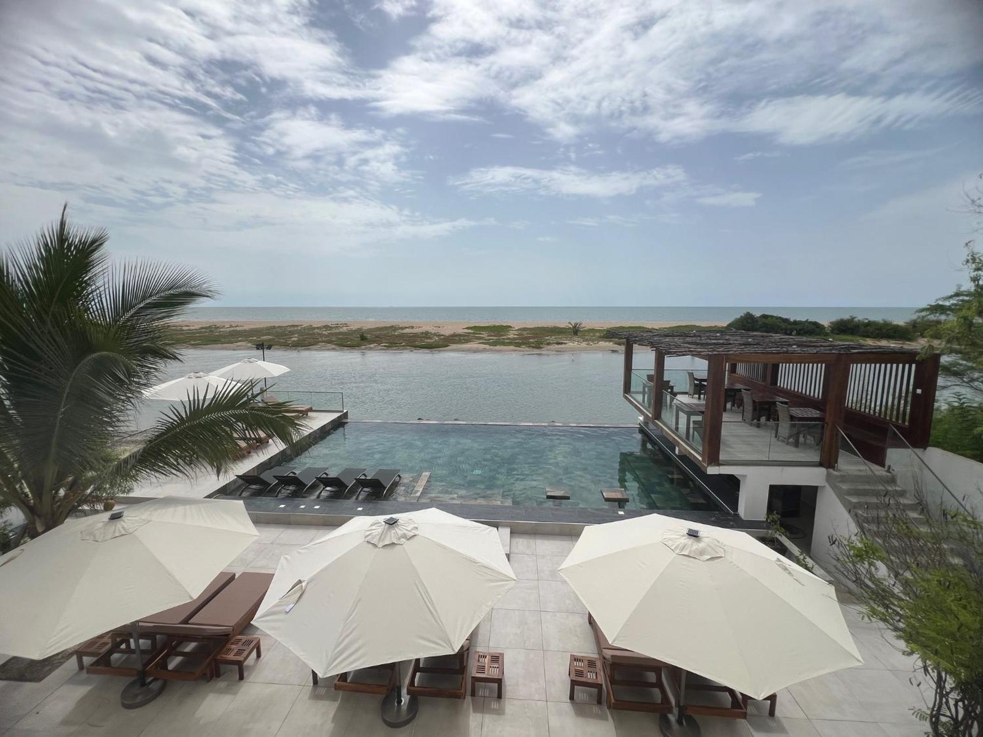 La Parenthese Hotel Mbodiene Exterior photo