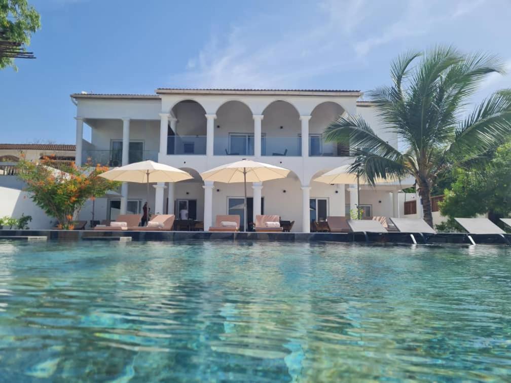 La Parenthese Hotel Mbodiene Exterior photo